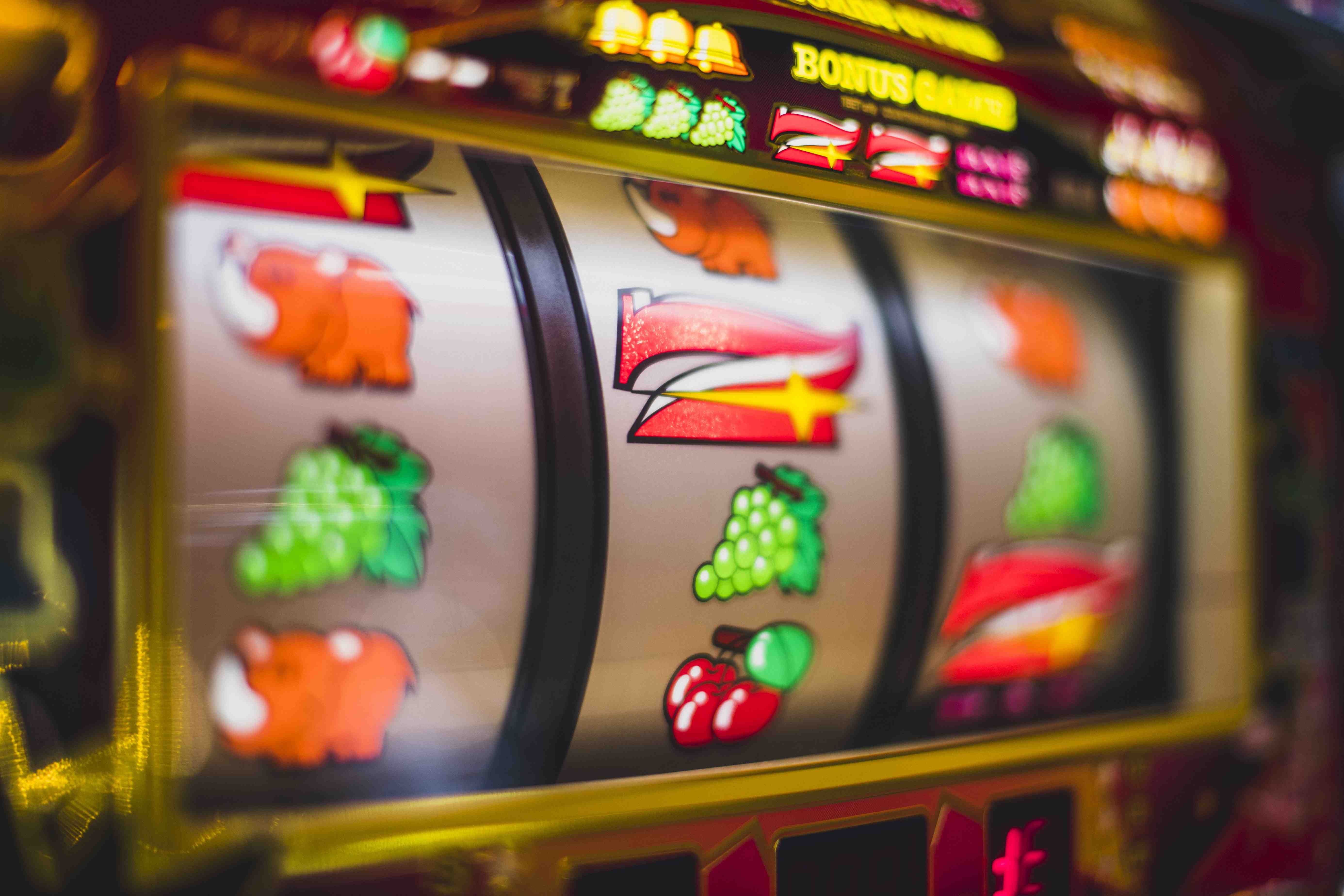 privacy and account safety tips displayed next to tk bat mobile slots content